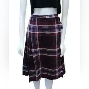 Highland Queen 100% Wool  Plum And Burgundy Canadian Made Tartan Skirt Size 8